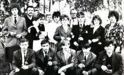 Второй выпуск школьников Зональненской школы, 1989-1990 гг.