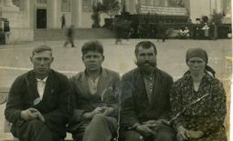 Жители с. Наумовка в Москве, 1940 г.