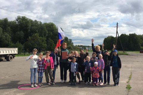 Флаг объединяет Россию