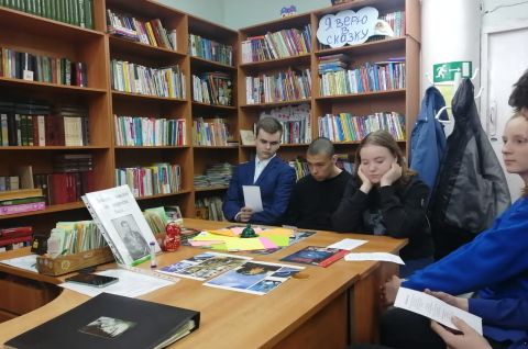 Гагаринский день в Петуховской библиотеке