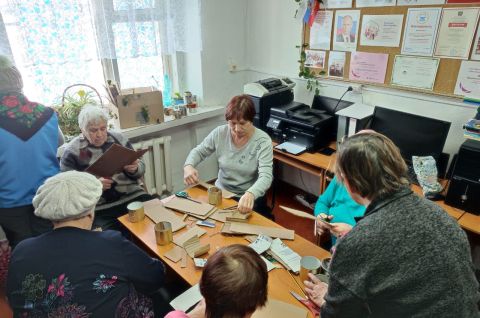 Горит свечи огарочек