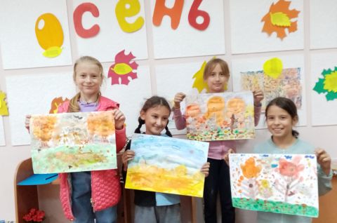 Рисуем осень в Тахтамышевской библиотеке