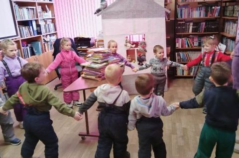 Девчонки и мальчишки, с Неделей детской книжки!