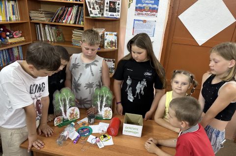 «По лесной тропинке»