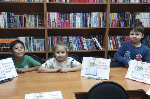 «Строки, которые знают все»: викторина в Петровской библиотеке!